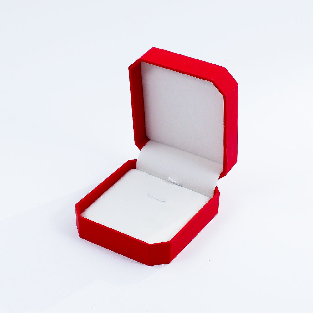 Cutie Roșie pentru Bijuterii – Design Elegant cu Inscripție Aurie