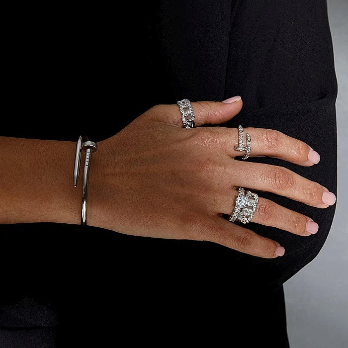 Brățară Fixă, Model 'Cui'