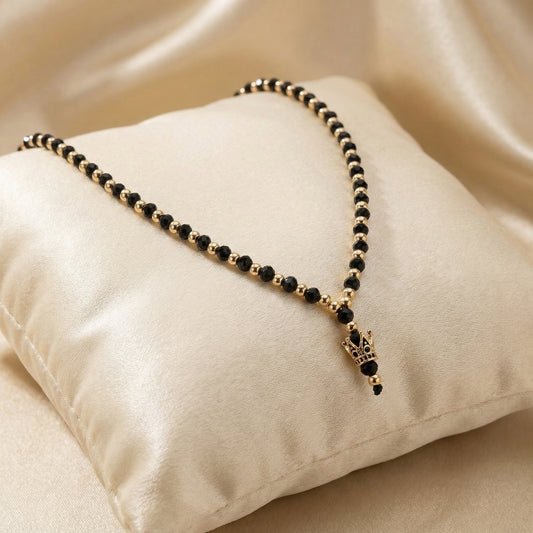 Colier Handmade Crown Black Gold – Mărgele Negre & Inserții Aurii